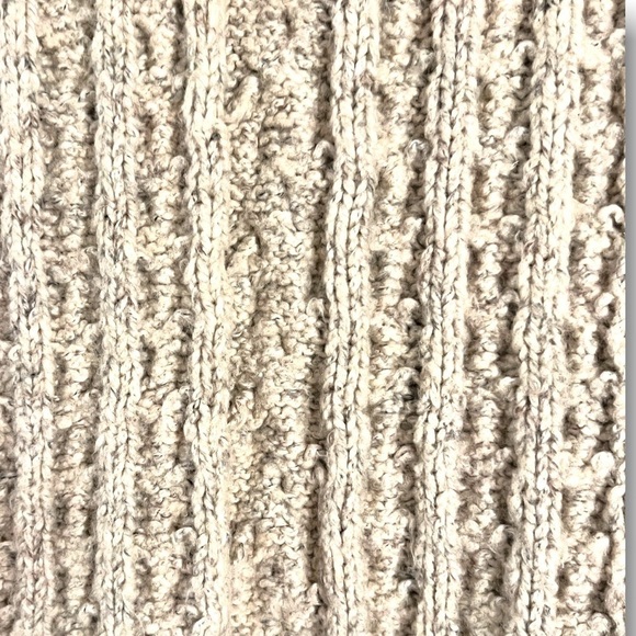 Cozy cable knit scarf - Picture 3 of 3